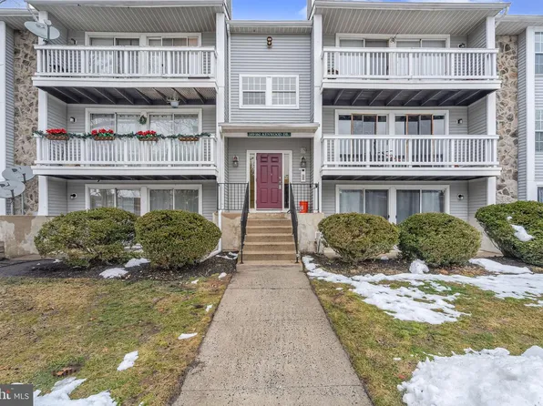 151 Kenwood Dr, Sicklerville, NJ 08081