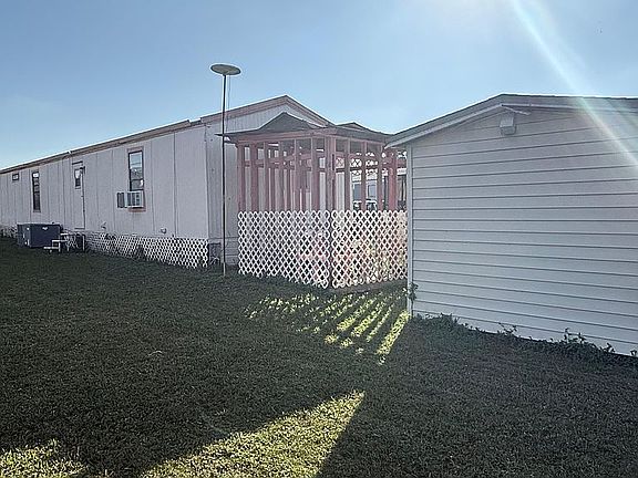 4th image of 643 Jeremy Dr