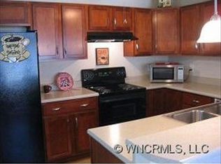 234 Wash Creek Dr, Hendersonville, NC 28739