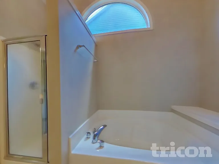 1060 Middlebrooke Dr — Photo 10