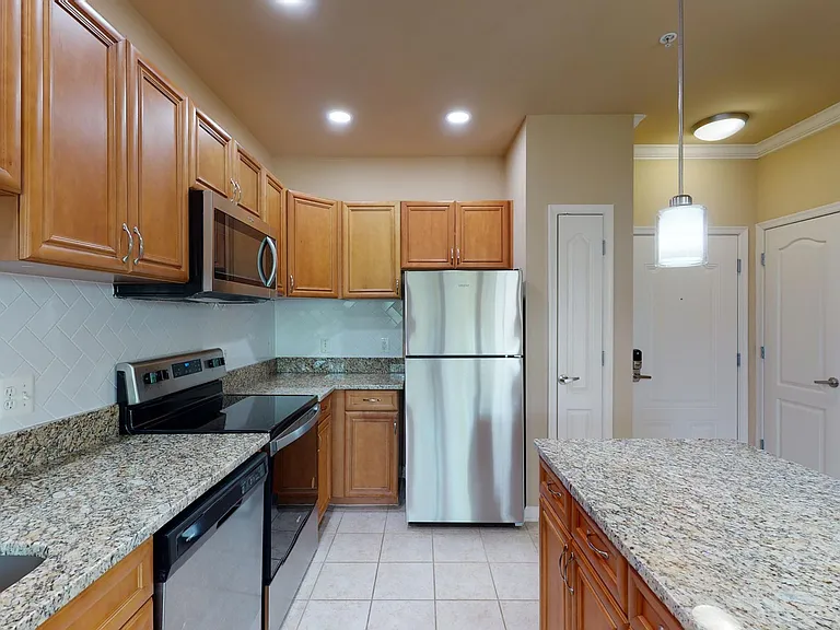 Signal Hill Apartment Homes — Photo 55