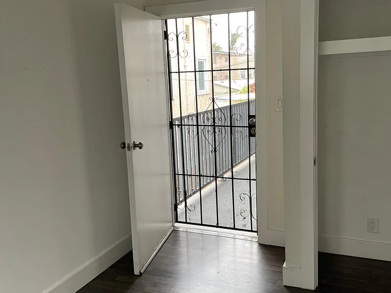 1213 Gordon St #6 — Photo 4