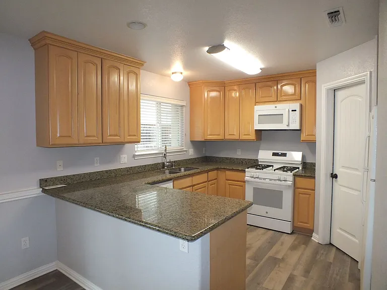 3253 La Canada Dr — Photo 4