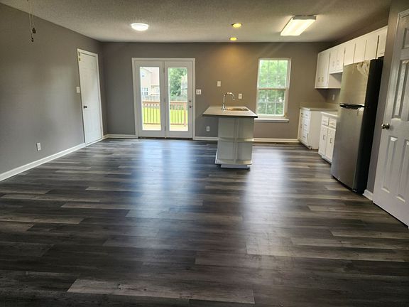 3rd image of 1332 Fergie Ct