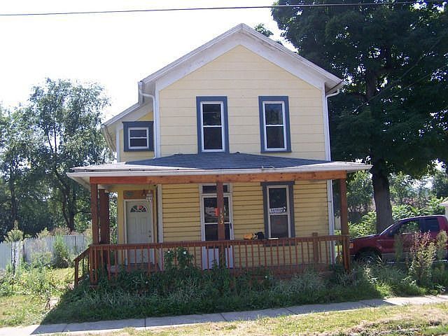 1st image of 153 W Clark St