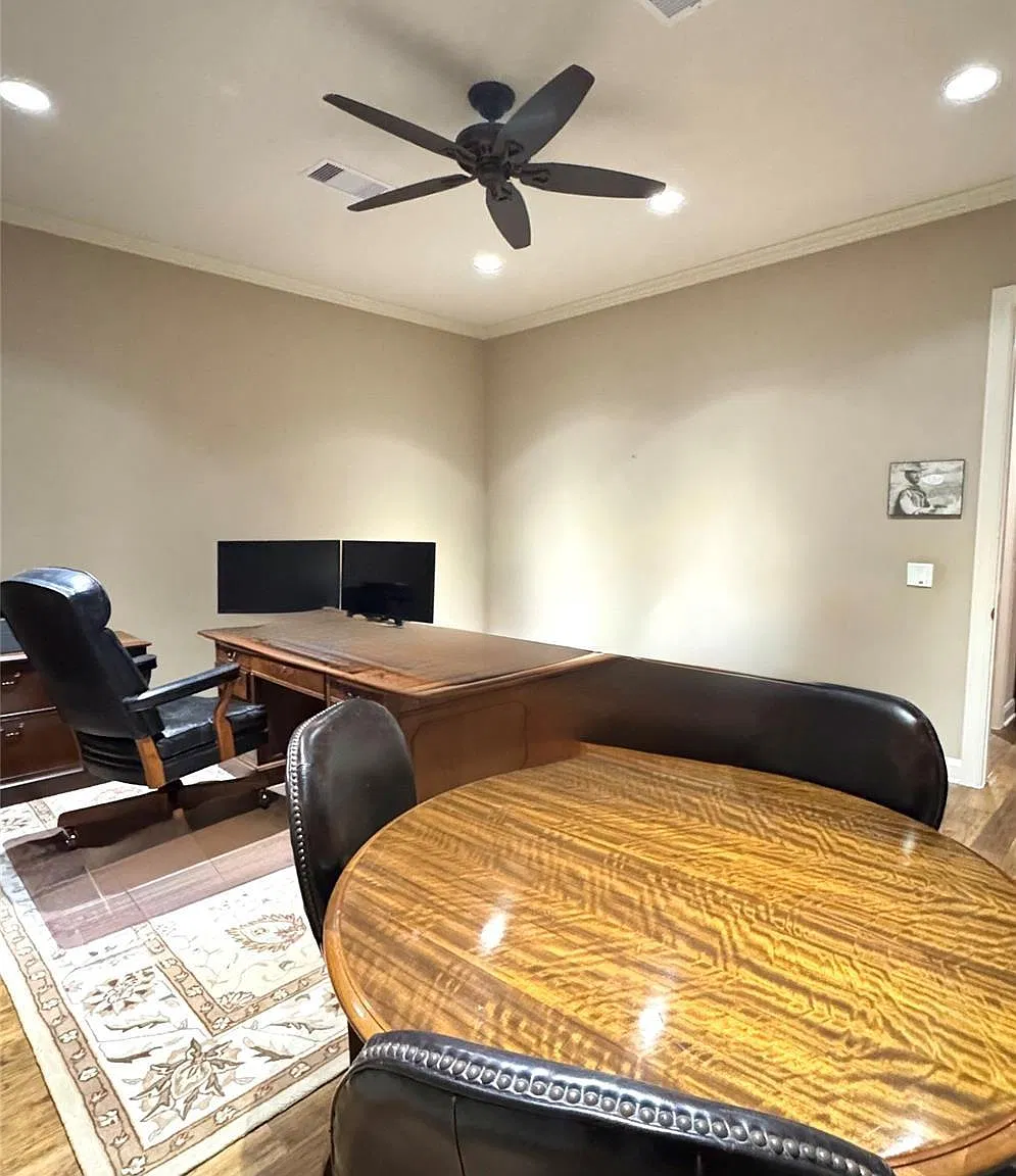 3 bed, 765 sqft, $1,600 — Photo 2