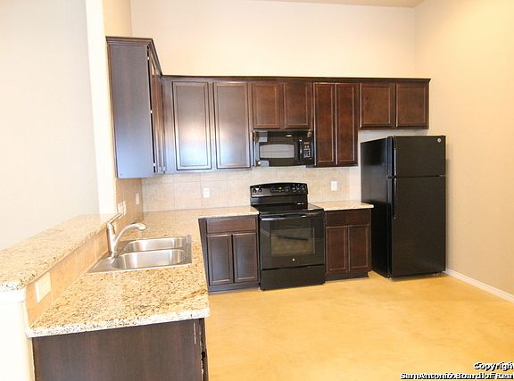 4th image of 260 Rosalie Dr