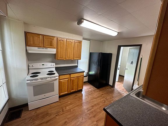 3rd image of 205 W Poplar St Unit 1