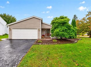 3 Empress Ct, Penfield, NY 14526
