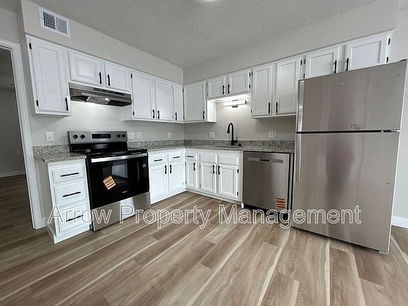 4th image of 1015 W 14th St #10