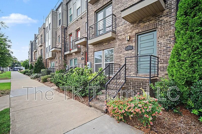 2712 Grand Union Way — Photo 2