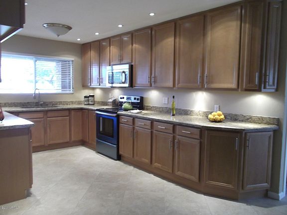 3rd image of 3926 E Shaw Butte Dr
