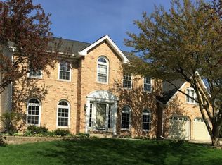 860 Raintree Dr, Naperville, IL 60540