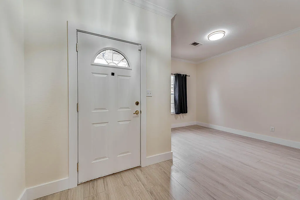 3 bed, 2.0 bath, 1676 sqft, $2,800 — Photo 4