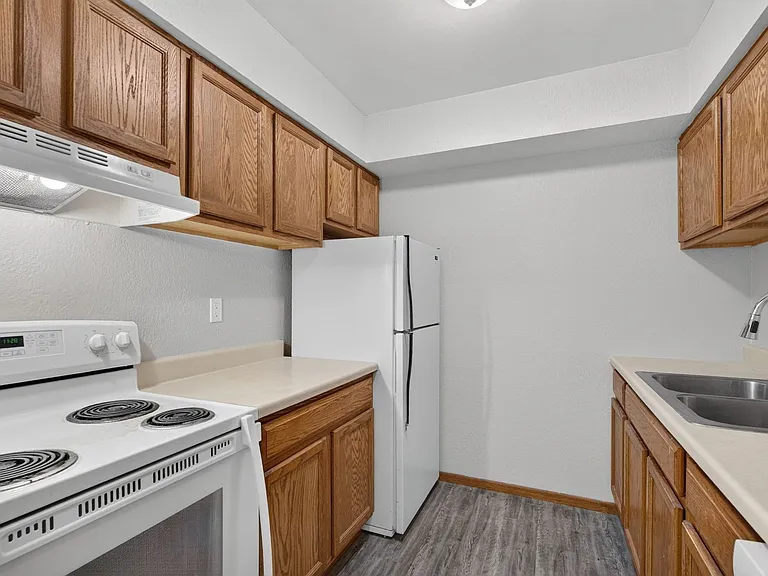 Hollow Hills Apartments — Photo 100