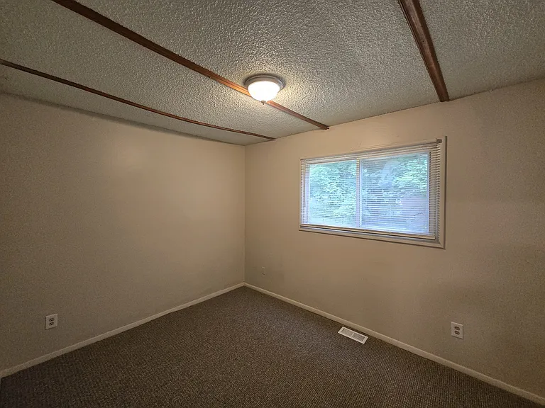 20083 Salem St — Photo 13