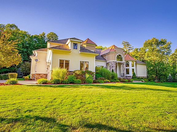 5th image of 3 Walden Ln