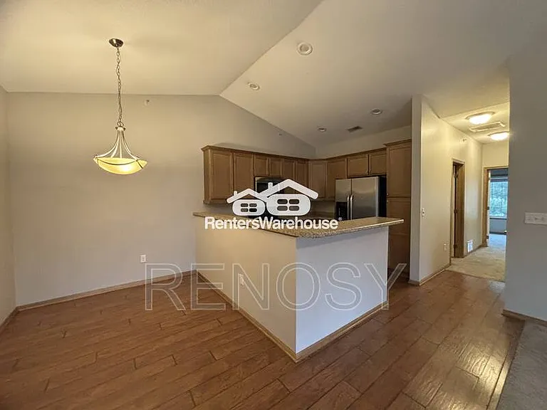 2000 Meadow Ct #210 — Photo 11