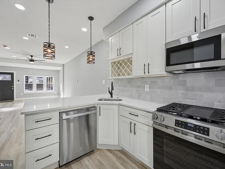 451 Fitzgerald St — Photo 11