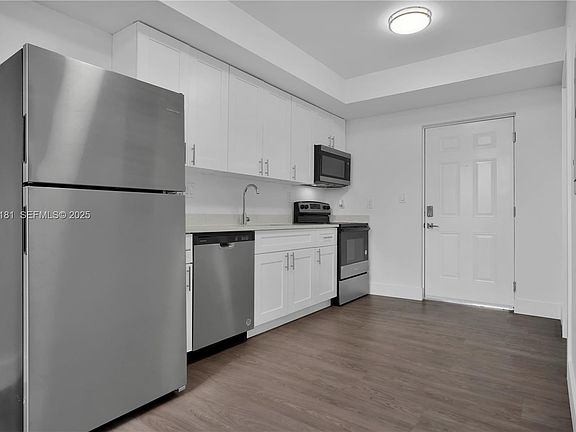 5th image of 1620 NW 22nd St #304