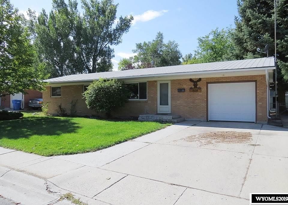 1st image of 928 Moose Dr