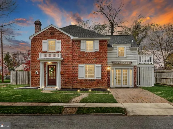 4 Country Club Pl E, Camp Hill, PA 17011