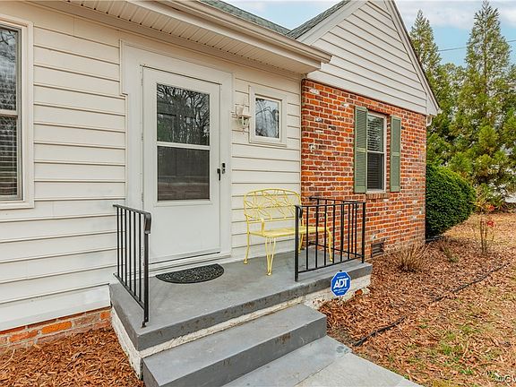 3rd image of 414 Pagebrook Dr