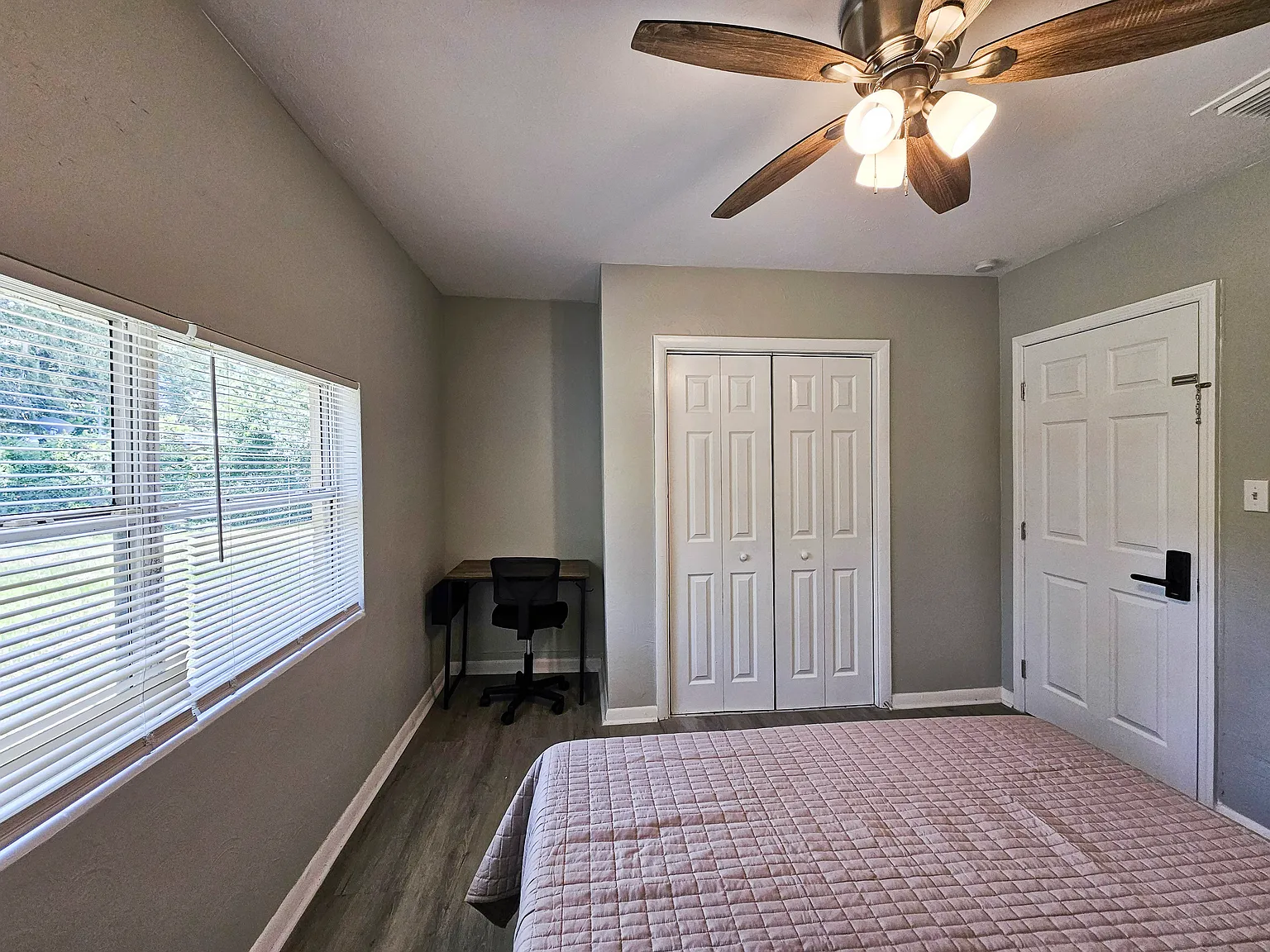 4 bed, 2.0 bath, 1482 sqft, $879 — Photo 3