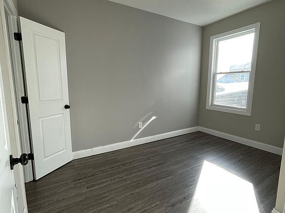 2nd image of 122 Virginia Ave #4