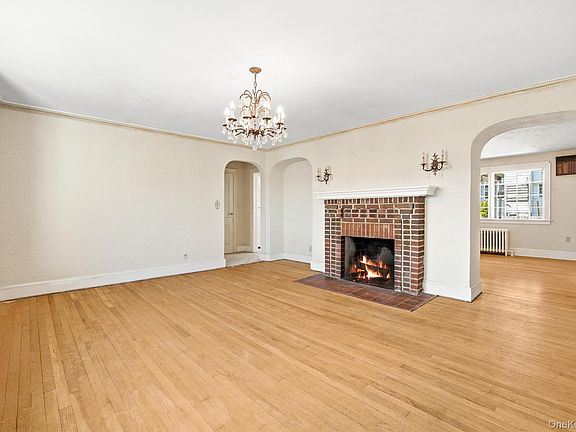 3rd image of 174 Fairview Avenue