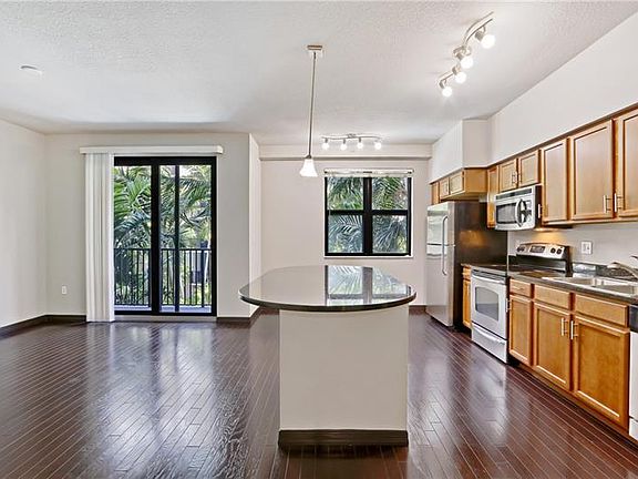 5th image of 450 NE 5th St Unit 538