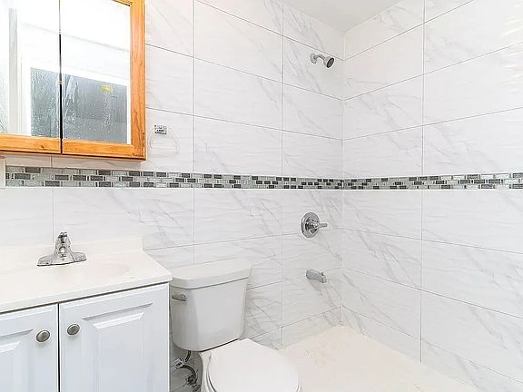 4th image of 521 45th St #3B