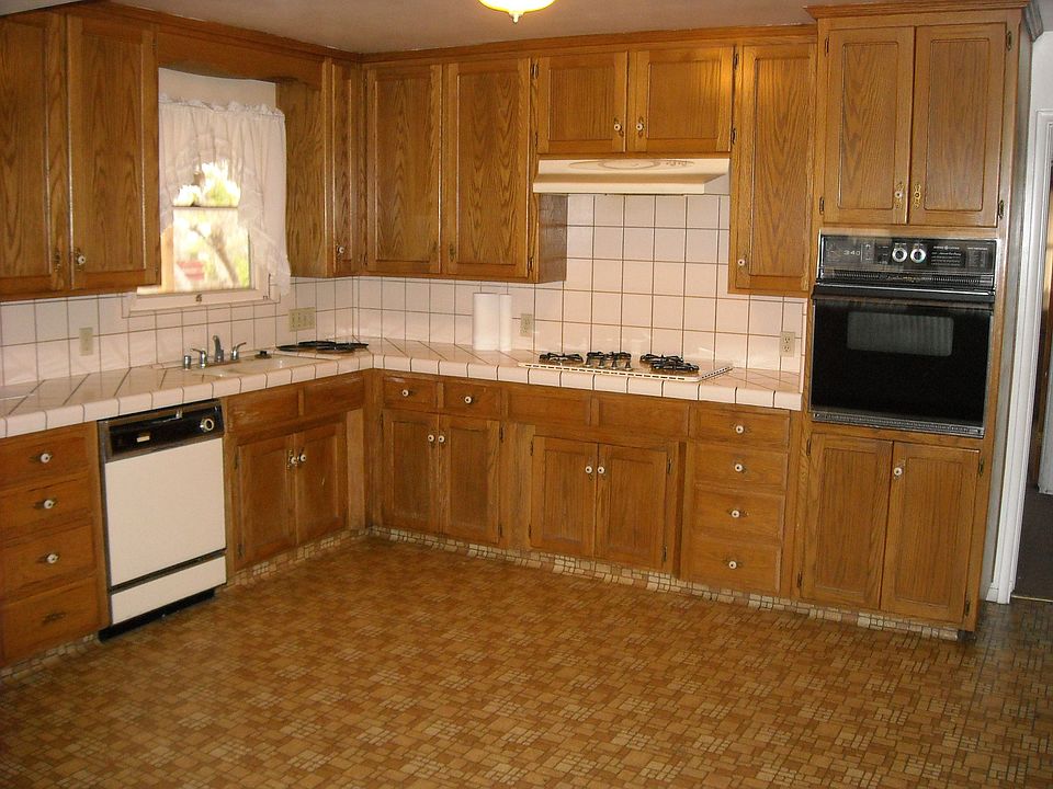 2nd image of 1814 Cora Ln