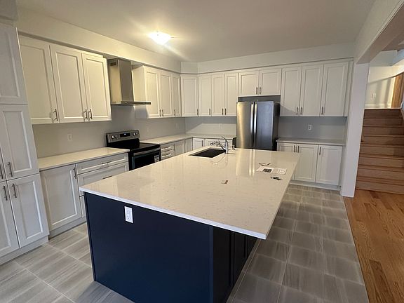 2nd image of 904 Knights Ln