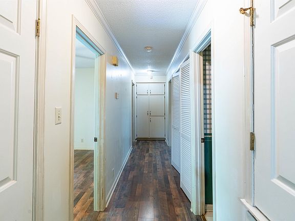 3rd image of 26 Holiday Hills Dr