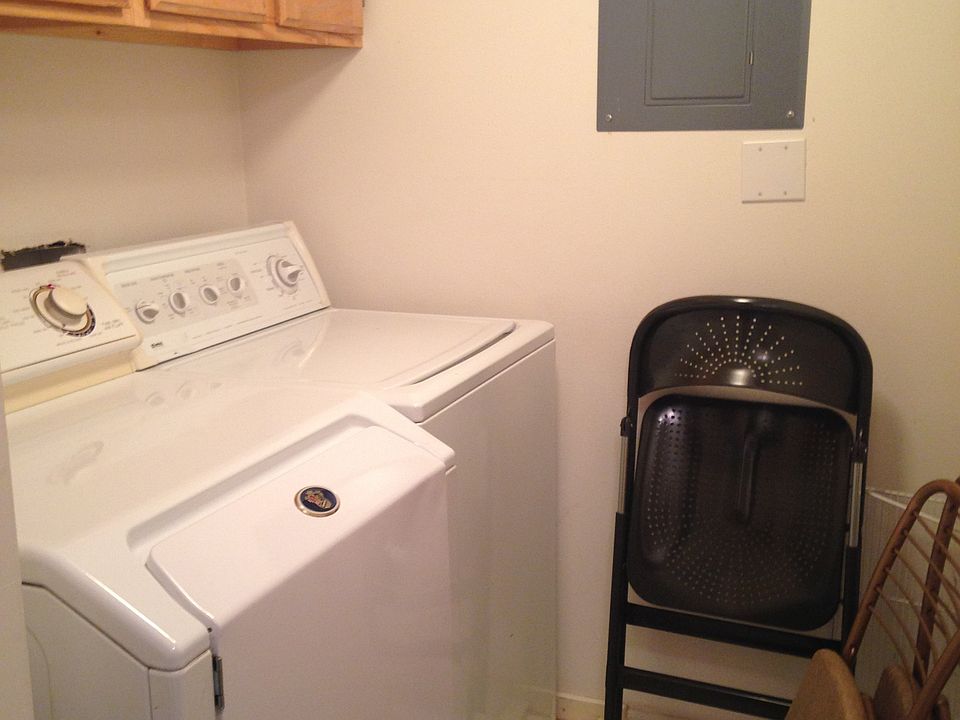 Washer/Dryer not included