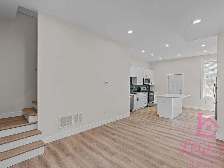 4138 Iowa Ave — Photo 7