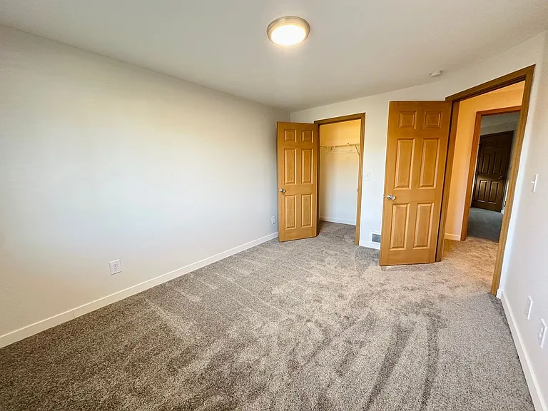Village Glen Apartments — Photo 12