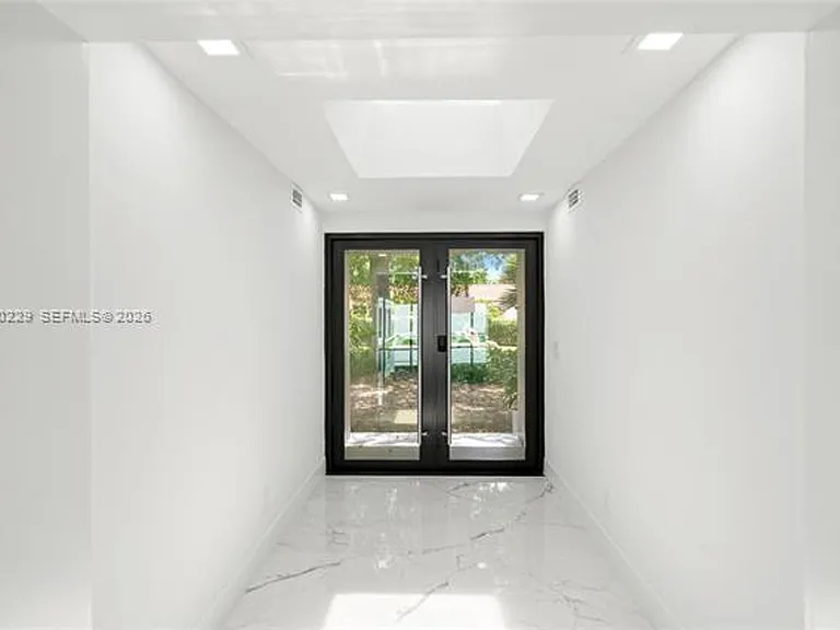 112 E 1st Ct — Photo 86