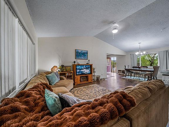 3rd image of 779 E Elm Circle