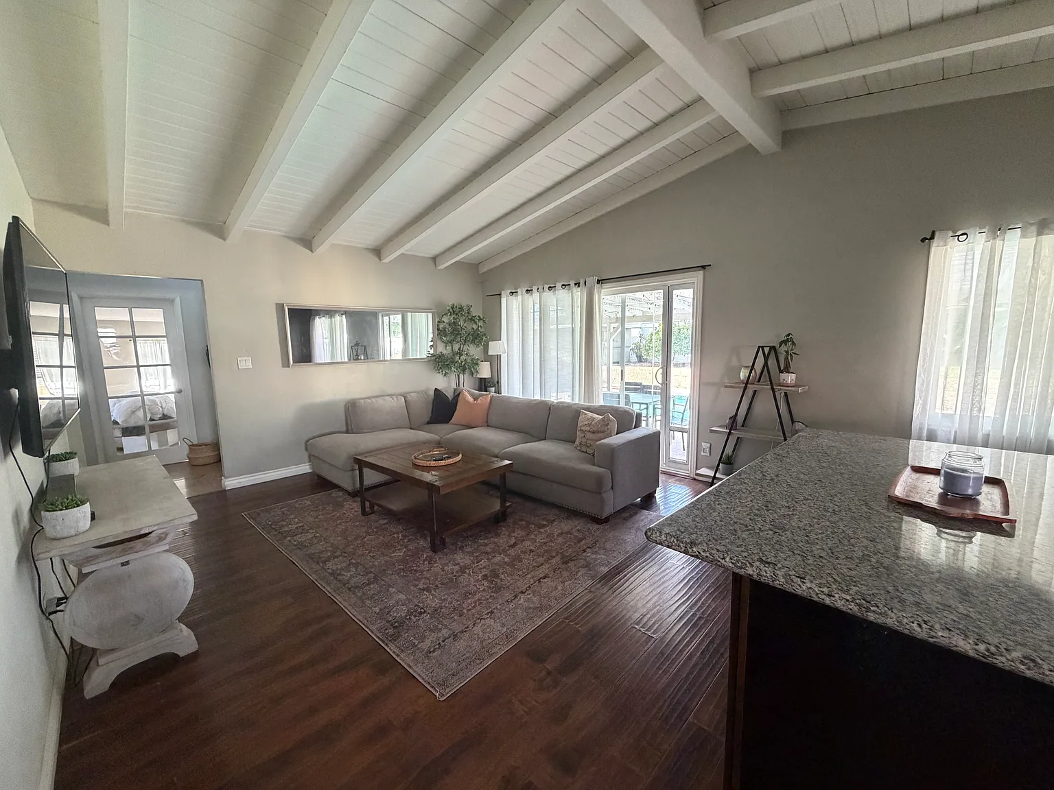 2 bed, 1846 sqft, $1,500 — Photo 2