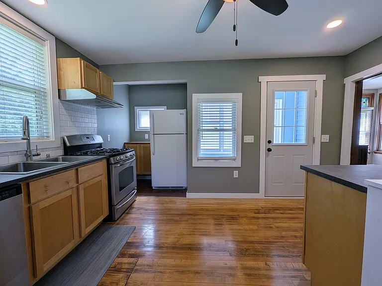 72 Maria Ave — Photo 4