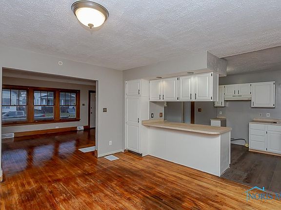 5th image of 612 Milton St