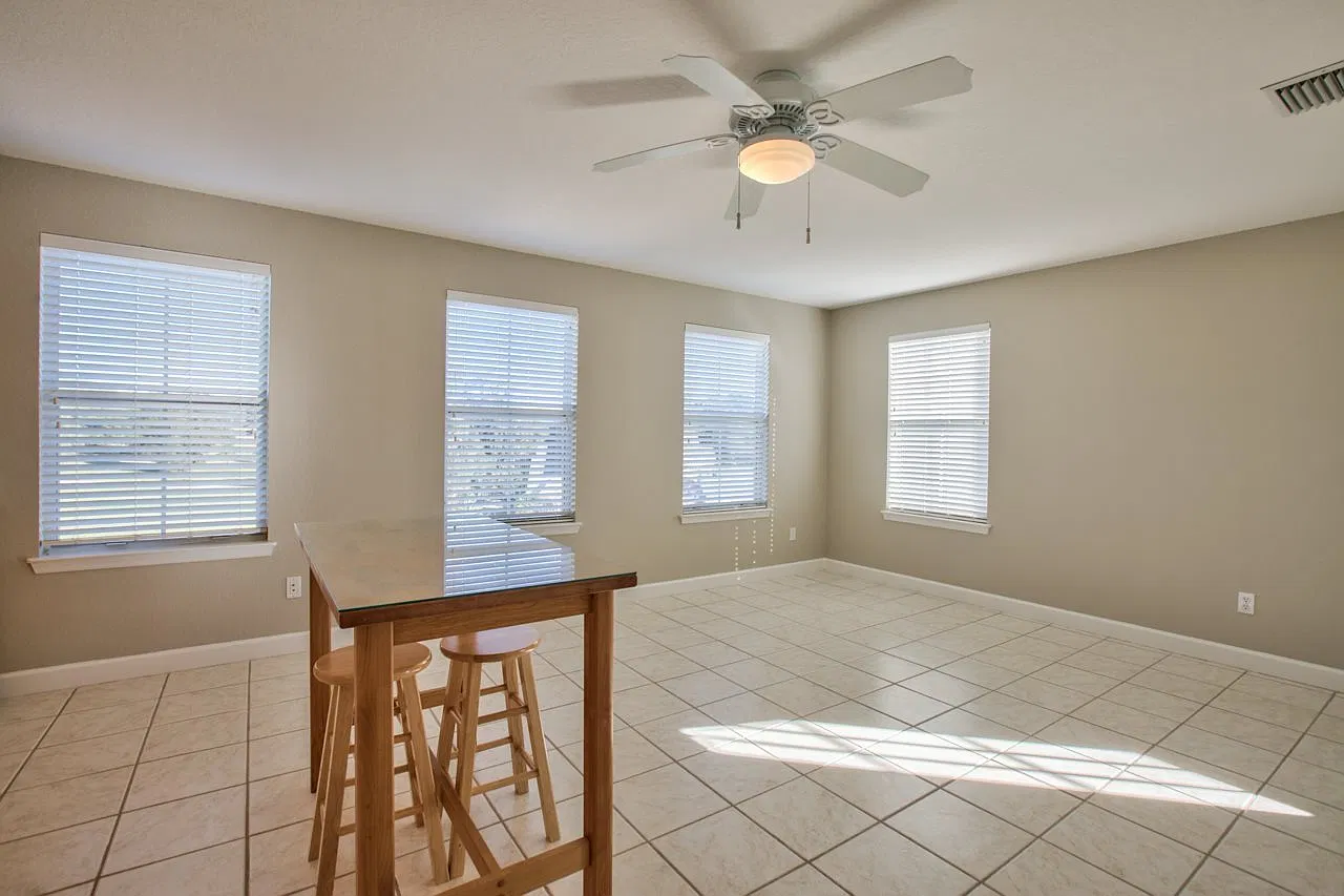 Studio, 420 sqft, $1,200 — Photo 4