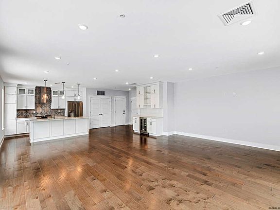 4th image of 116 West Ave #406