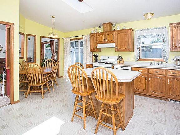 4th image of 1155 Wren St