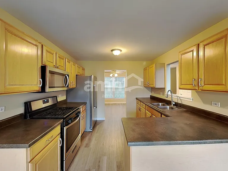 1844 Courtwright Dr — Photo 3