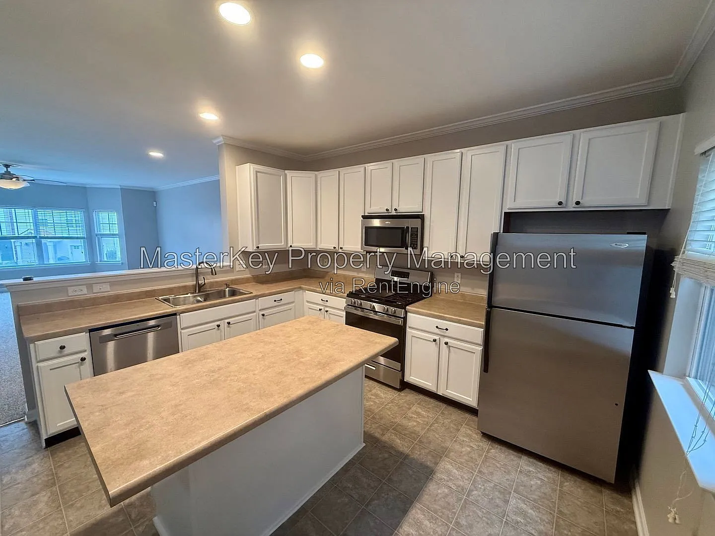 3 bed, 3.5 bath, 2275 sqft, $2,195 — Photo 3