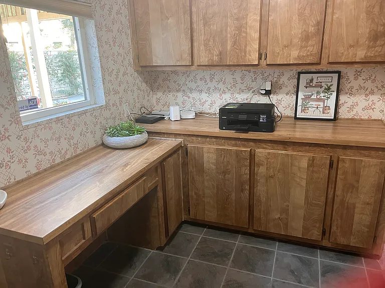 Elizabeth Dr — Photo 30