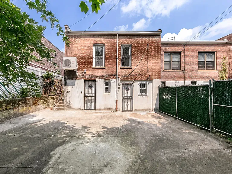 682 Midwood St #1 — Photo 7